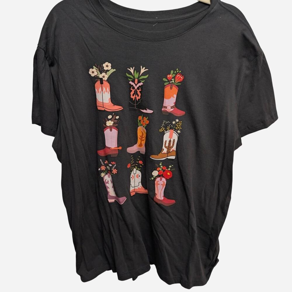 Doe black cotton tee- Cowboy boot print